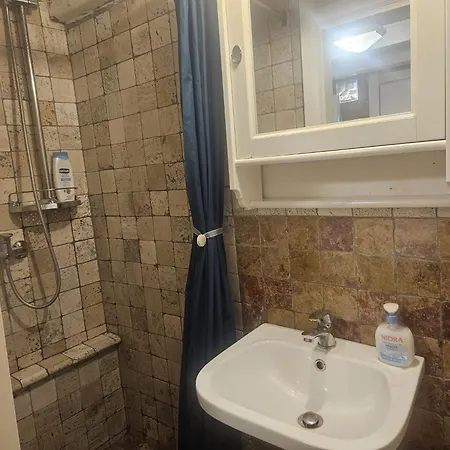 Lovely 207042-loc-03236 Appartement *